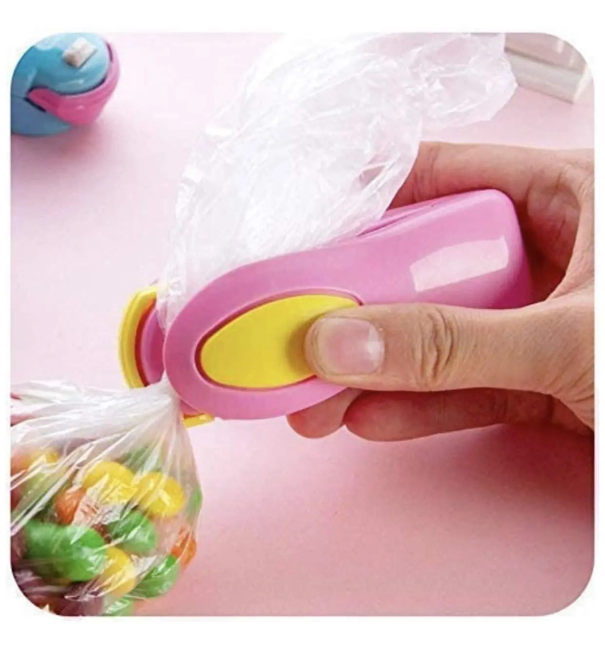 Portable Mini Sealing Machine – Battery Operated Handheld Heat Sealer Instantly Seal Food & Snack Bags | Keep Items Fresh | No Power Required
